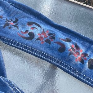 Size 1/2 women’s painted jeans rhinestones flowers